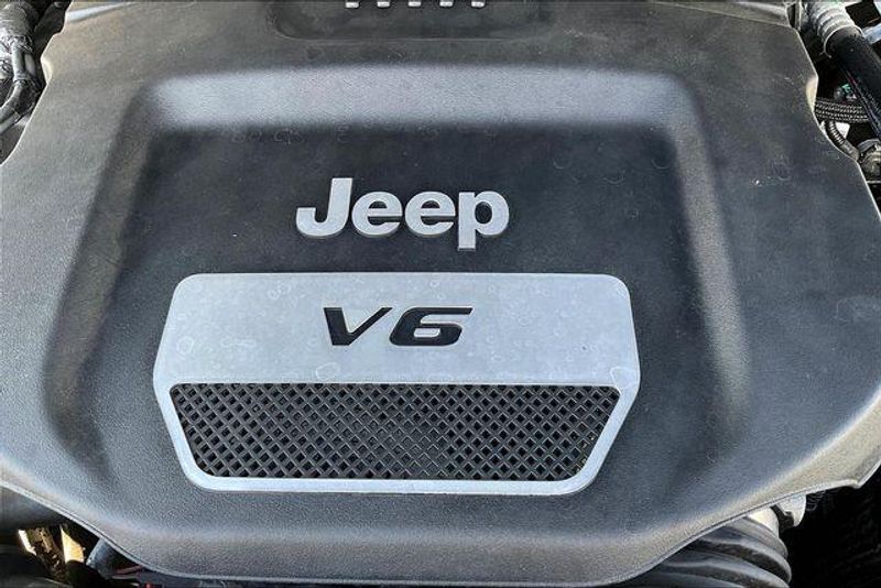 Used 2018 Jeep Wrangler JK SaharaImage 31