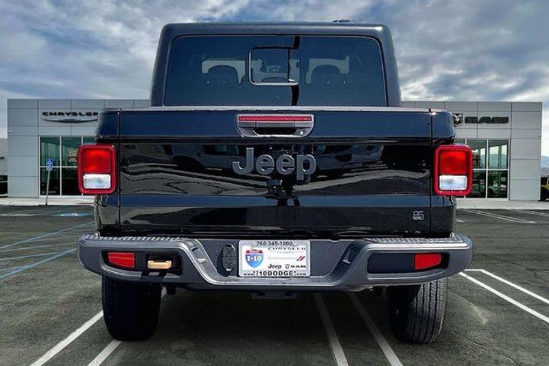 New 2026 Jeep Gladiator 85th Anniversary Edition 4x4Image 3