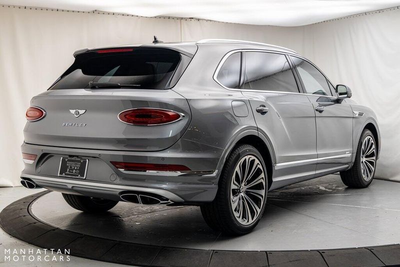 2024 Bentley Bentayga EWB V8Image 5