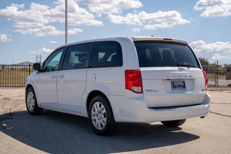 Used 2018 Dodge Grand Caravan SEImage 5