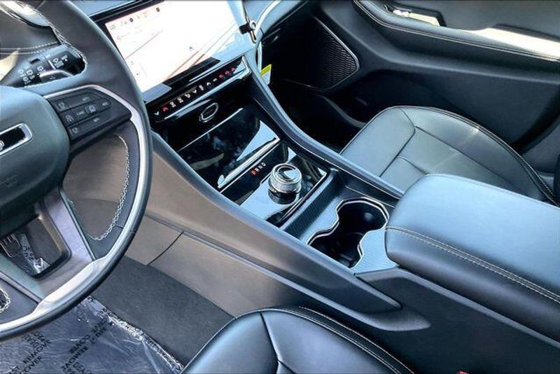 New 2026 Jeep Grand Cherokee Limited 4x2Image 7