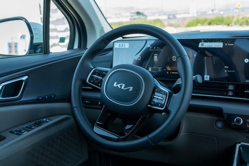 New 2026 Kia Carnival Hybrid SXImage 18