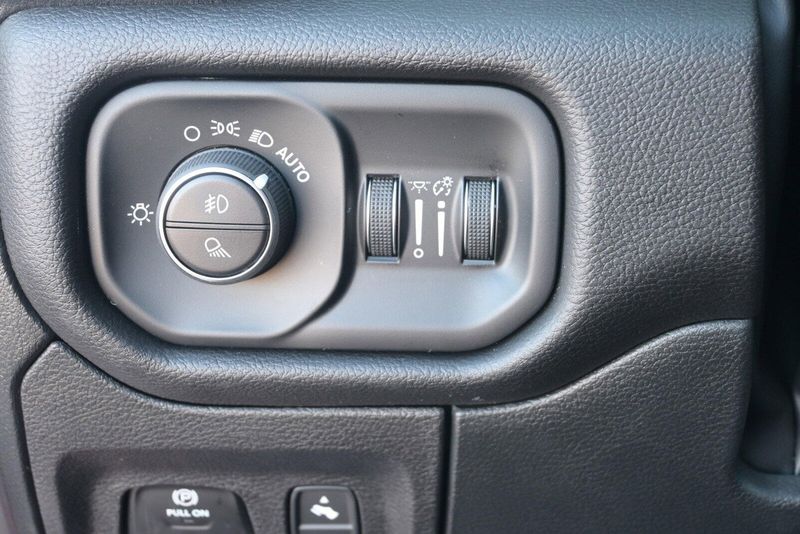 2025 RAM 1500 LaramieImage 23