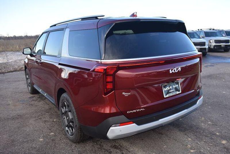 New 2026 Kia Carnival Hybrid EXImage 6