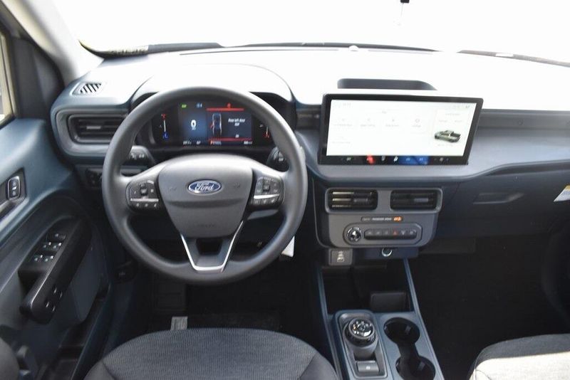 2025 Ford Maverick XLImage 10