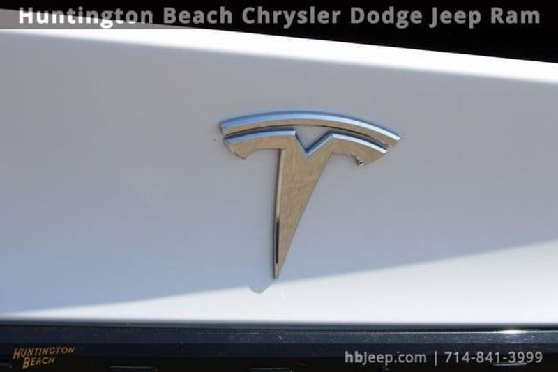 2022 Tesla Model X BaseImage 6