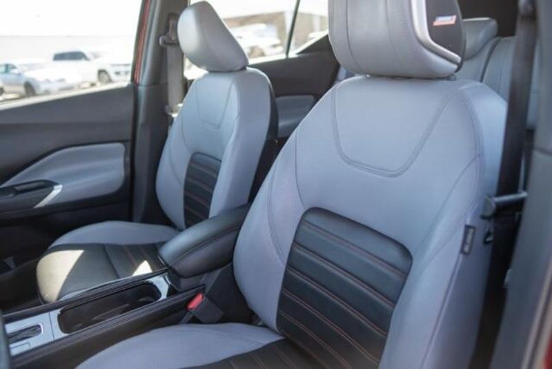 Used 2022 Nissan Kicks SRImage 12
