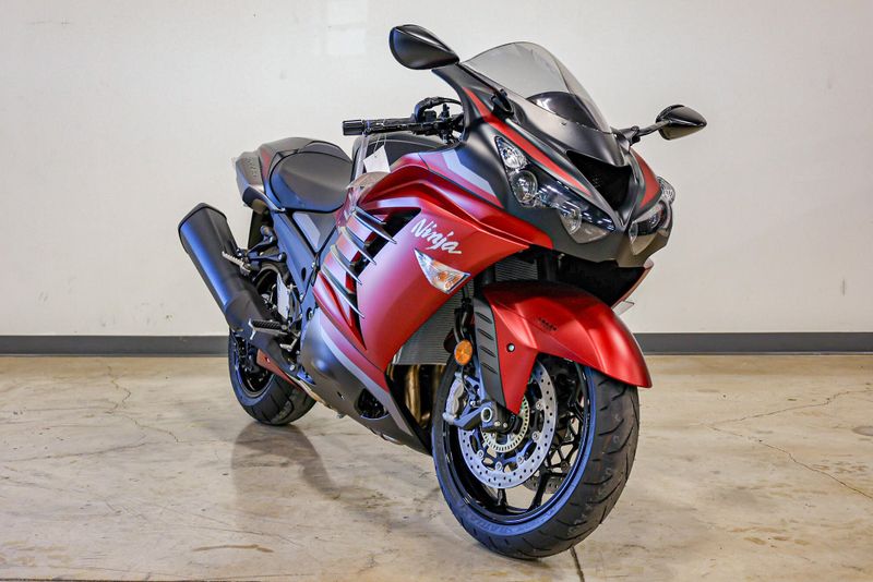 2025 KAWASAKI NINJA ZX14R ABS METALLIC MATTE RED AND METALLIC FLAT SPARK BLACK AND METALLIC MATTE GRAPHITE GRAY 
