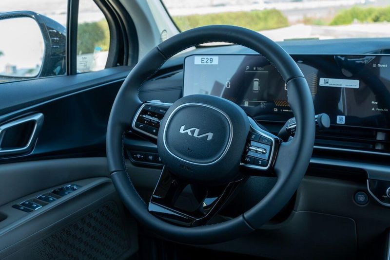 New 2026 Kia Carnival Hybrid EXImage 22