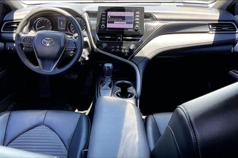 Used 2021 Toyota Camry SEImage 15