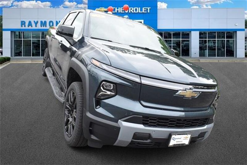 New 2026 Chevrolet Silverado EV LTImage 9