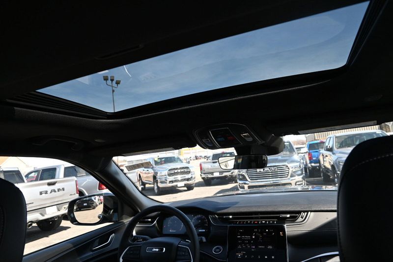 2025 Jeep Grand Cherokee L Altitude XImage 16