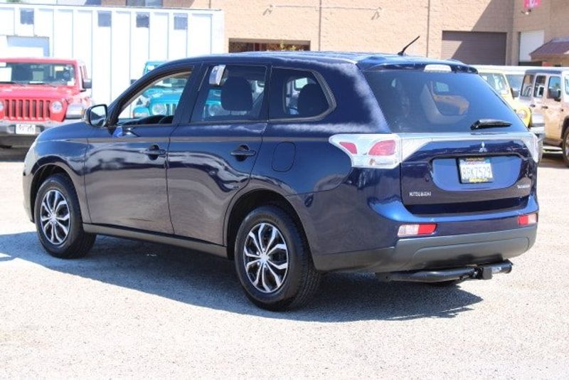 2014 Mitsubishi Outlander ESImage 6