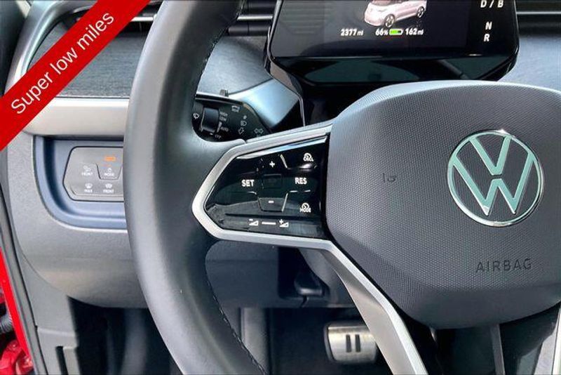 Used 2025 Volkswagen ID. Buzz Pro S PlusImage 18