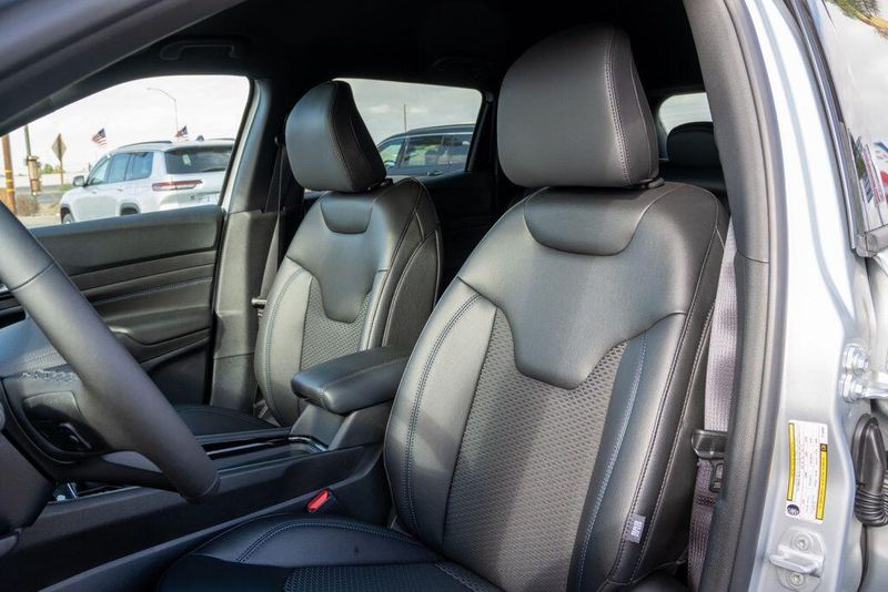 New 2026 Jeep Compass LatitudeImage 13