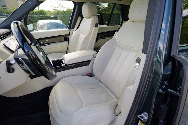 2023 Land Rover Range Rover SE photo 19