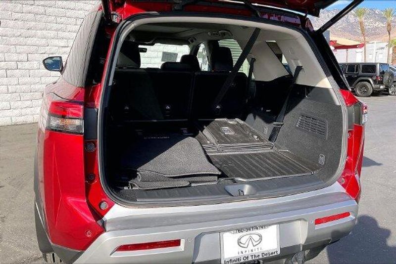 Used 2025 Nissan Pathfinder PlatinumImage 33