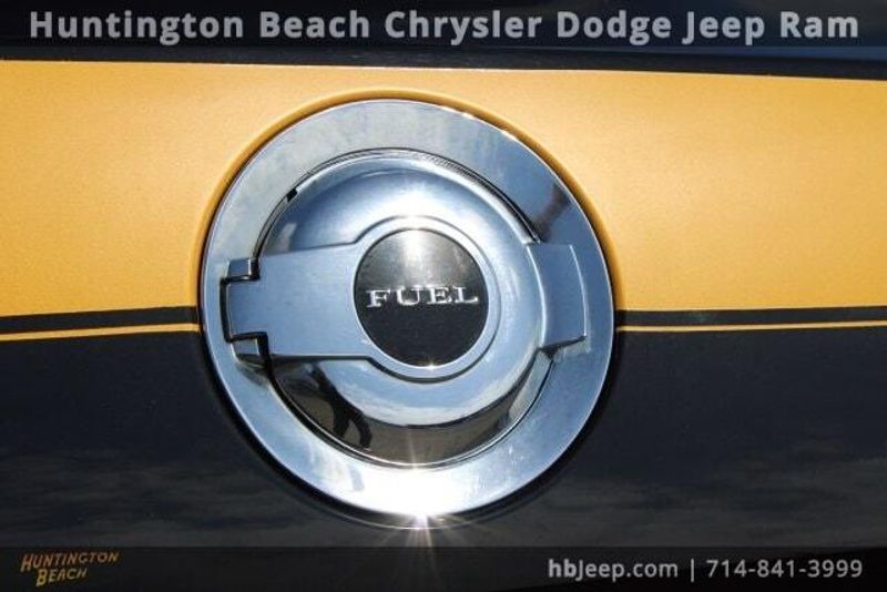 2015 Dodge Challenger SXTImage 8