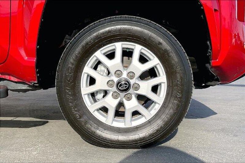 Used 2025 Toyota Tacoma SR5Image 8