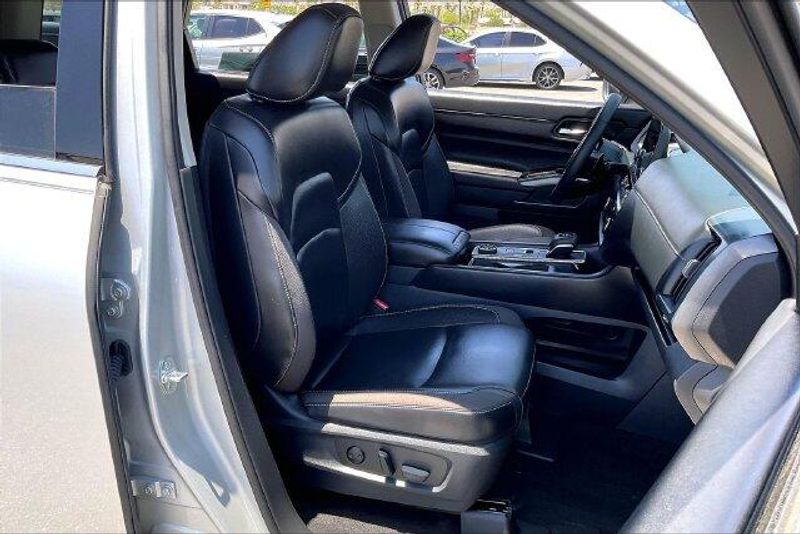 Used 2025 Nissan Pathfinder SLImage 6