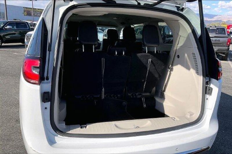 Used 2023 Chrysler Pacifica Hybrid Touring LImage 34
