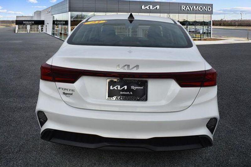 Used 2023 Kia Forte LXSImage 5