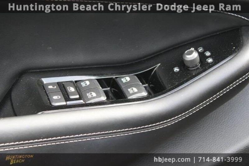 2021 Jeep Grand Cherokee L OverlandImage 12