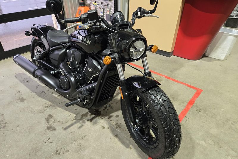 2025 INDIAN MOTORCYCLE SCOUT BOBBER BLACK METALLIC 