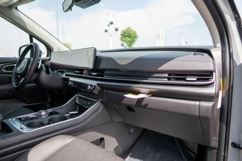 2025 Kia Carnival Hybrid SXImage 11