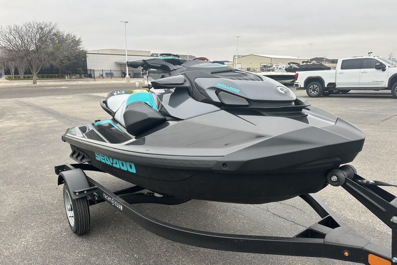 2025 SEADOO GTR 230 WITH SOUND SYSTEM ECLIPSE BLACK AND REEF BLUE 