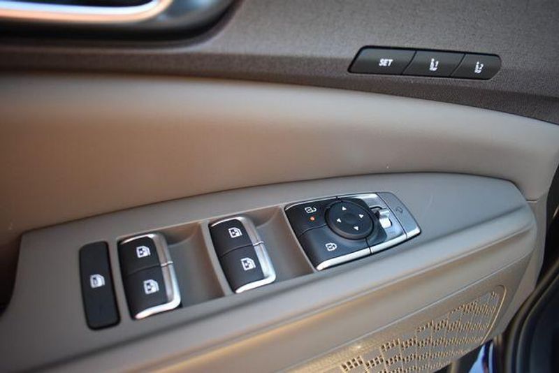 New 2026 Kia Carnival Hybrid EXImage 24