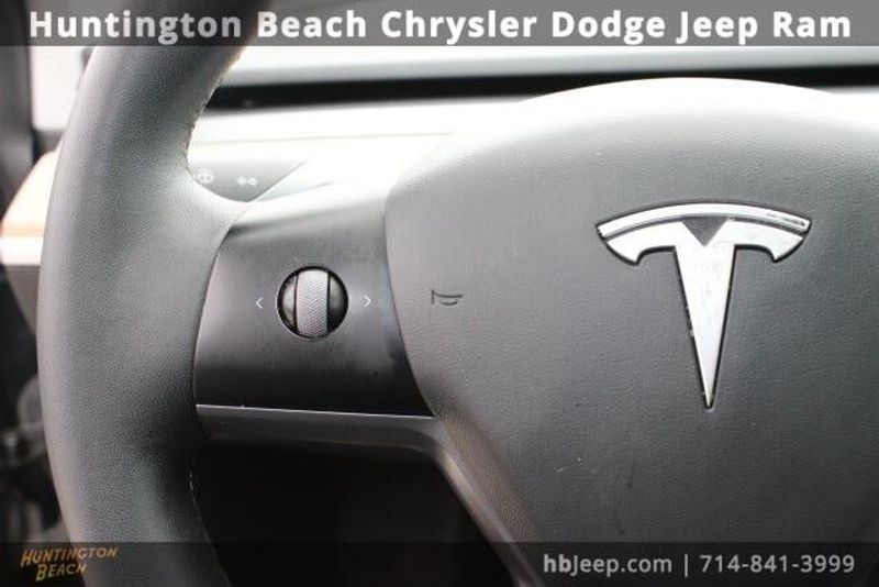 2021 Tesla Model 3 Standard Range PlusImage 16