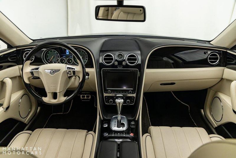 2014 Bentley Flying Spur BaseImage 4