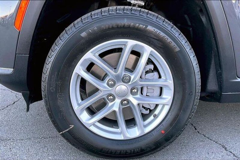 New 2025 Jeep Grand Cherokee L Laredo X 4x2Image 10