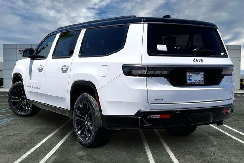 2026 Jeep Grand Wagoneer L Summit Obsidian 4x4Image 2