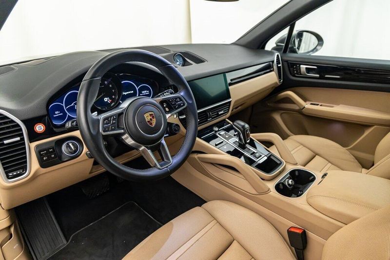 2019 Porsche Cayenne E-HybridImage 12