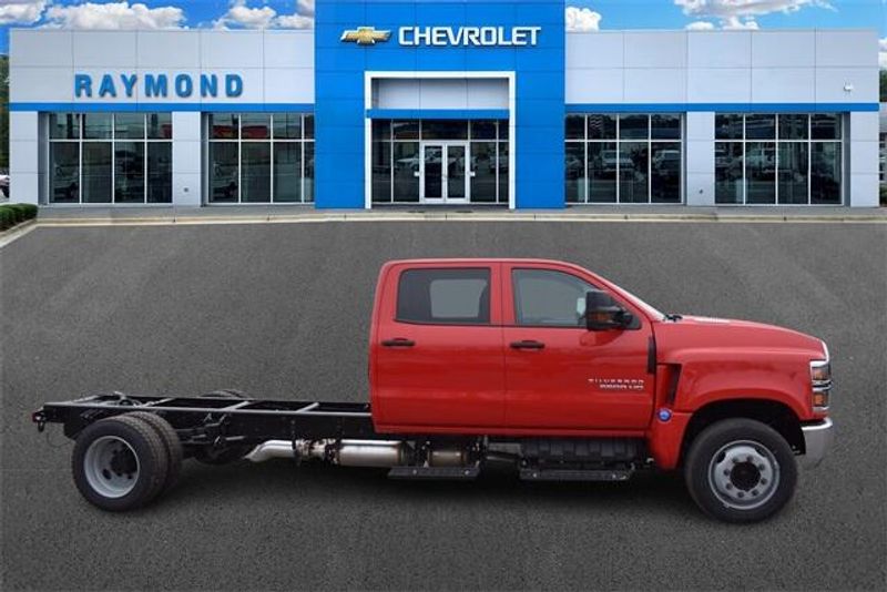 2024 Chevrolet Silverado 4500HD 1LTImage 2