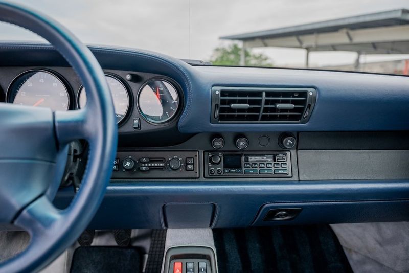 1995 Porsche 911 Carrera 4Image 18