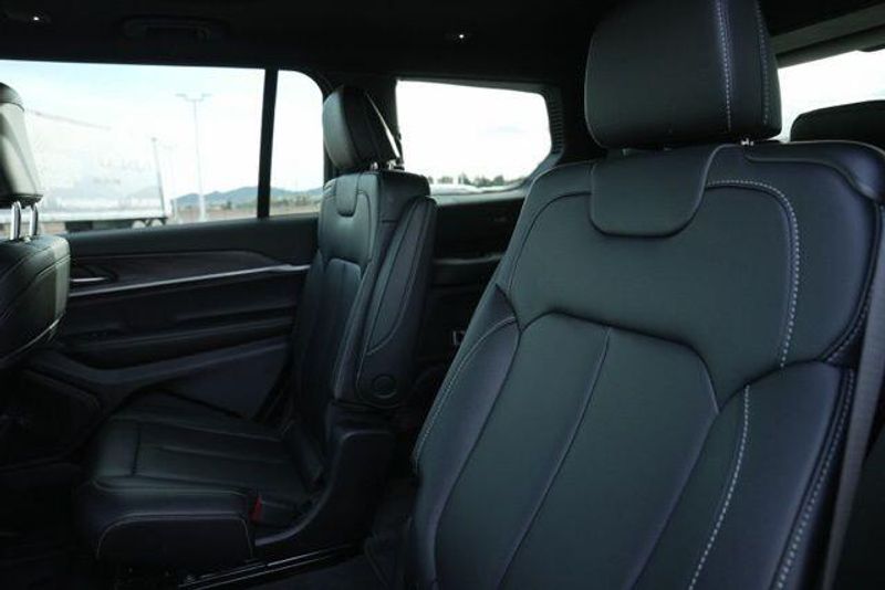 Used 2025 Jeep Grand Cherokee L LimitedImage 14