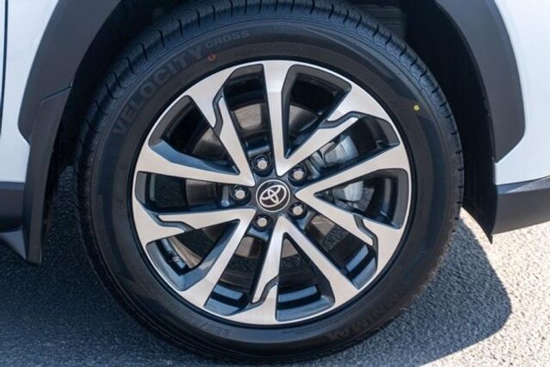 Used 2022 Toyota Corolla Cross XLEImage 9