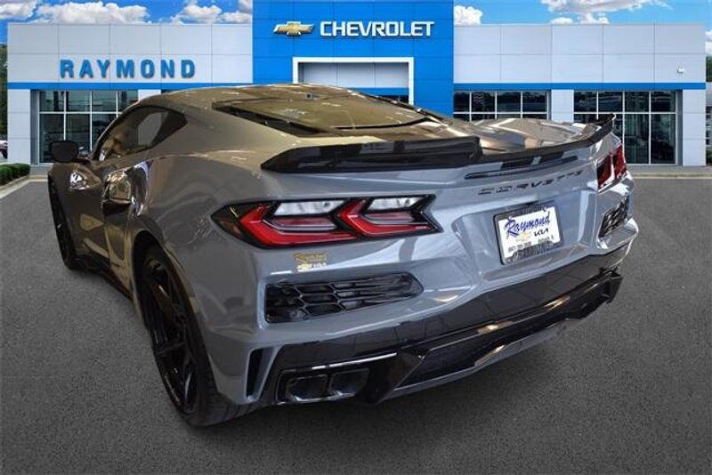 2025 Chevrolet Corvette E-RayImage 5