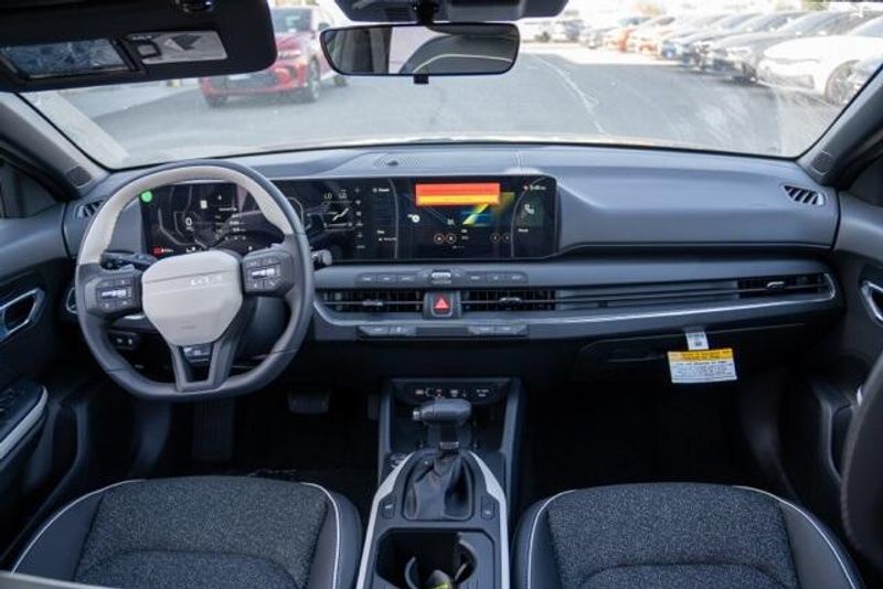 New 2025 Kia K4 GT-LineImage 16