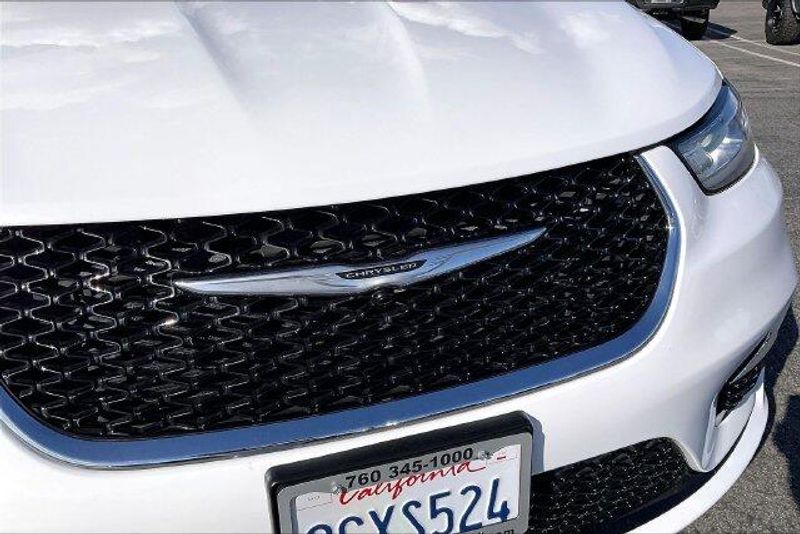 Used 2023 Chrysler Pacifica Hybrid Touring LImage 30