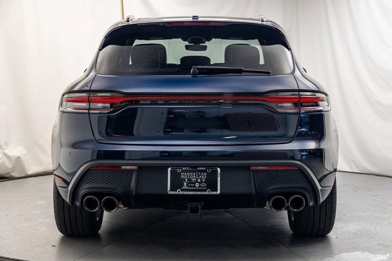 2022 Porsche Macan BaseImage 4