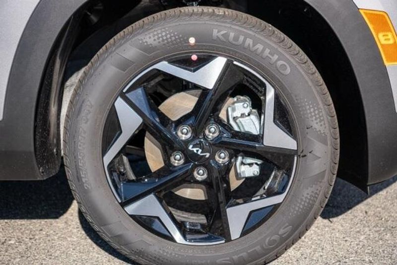 New 2026 Kia Seltos LXImage 9