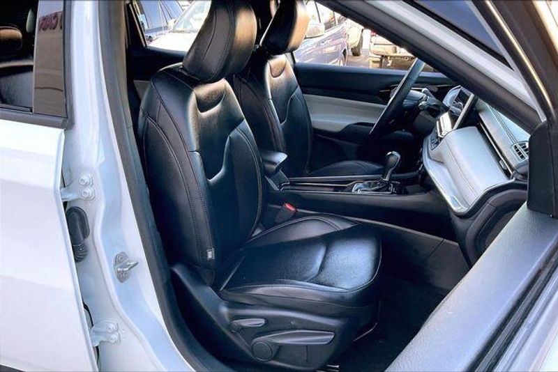 Used 2025 Jeep Compass LimitedImage 6