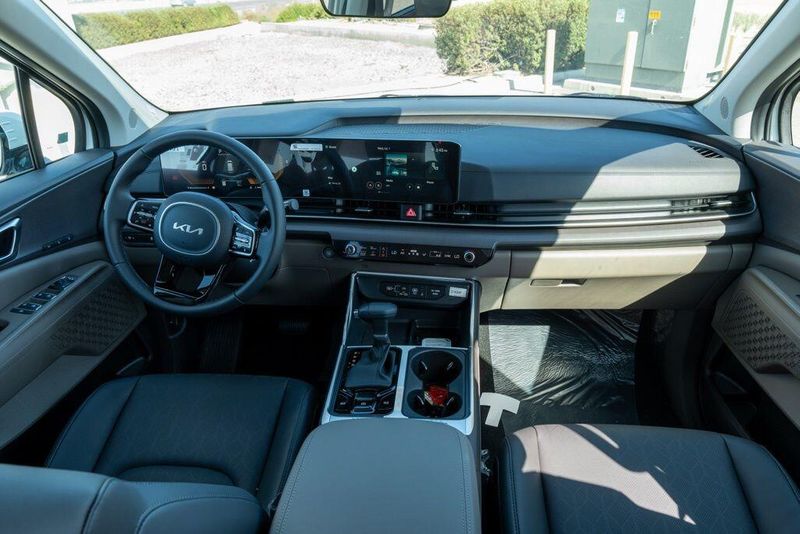 New 2026 Kia Carnival Hybrid SXImage 17