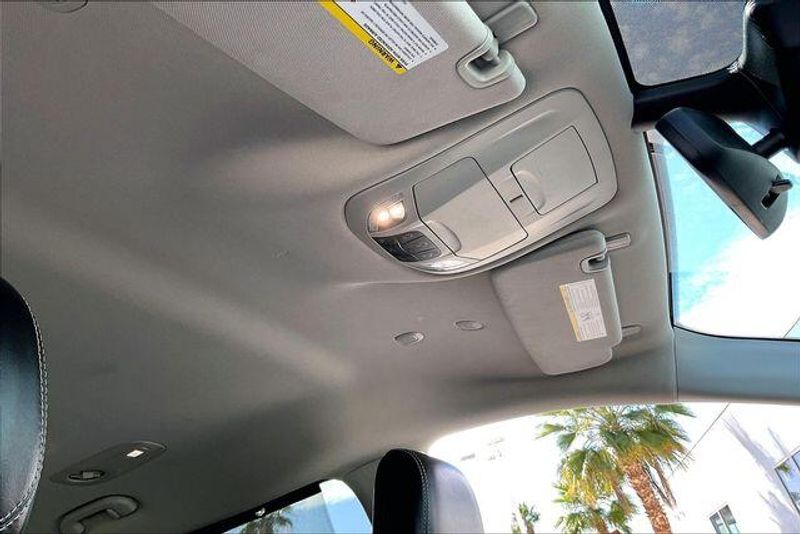 Used 2023 Chrysler Pacifica Touring LImage 29