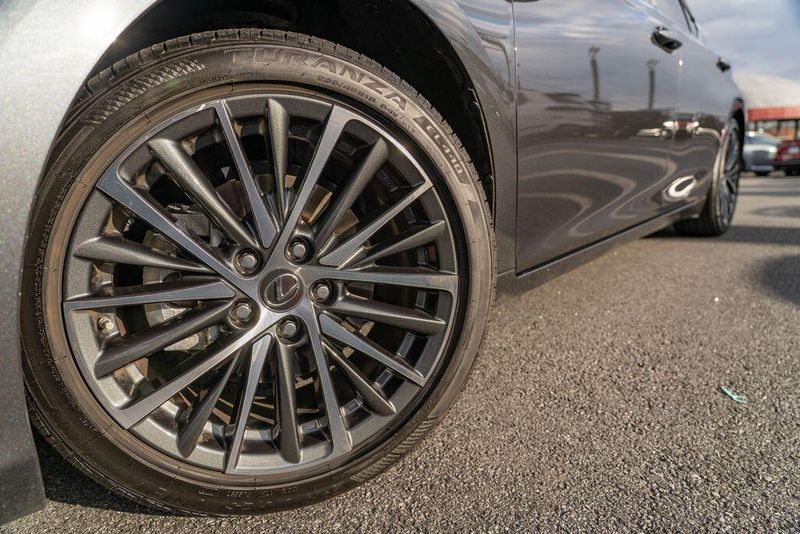 2025 Lexus ES 350 Base photo 3