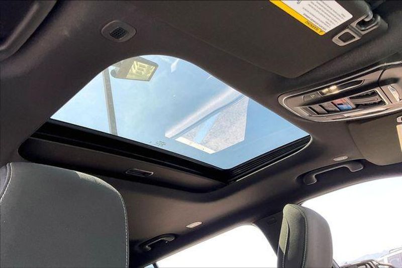 Used 2025 Jeep Grand Cherokee L LaredoImage 29